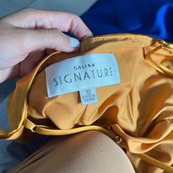 David Bridal GALINA SIGNATURE Charmeuse Draped One-Shoulder Dress size 10 - Picture 3 of 11